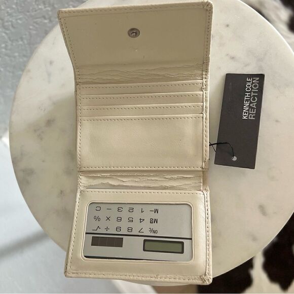 KENNETH COLE REACTION VINTAGE WALLET WITH SOLAR POWERED CALCULATOR, Ivory, NWT - Picture 5 of 16